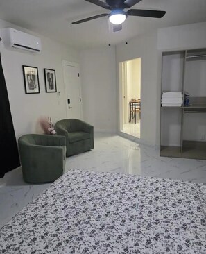 Iron/ironing board, WiFi, bed sheets - Private and cozy studio (Orlando)