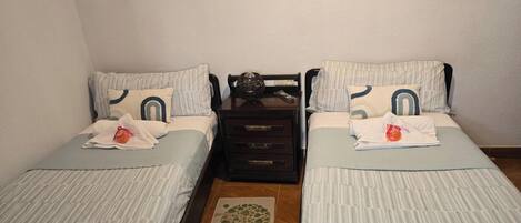 Iron/ironing board, internet, bed sheets