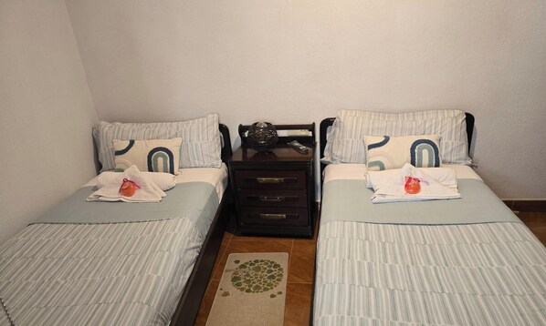 Iron/ironing board, Internet, bed sheets - Vrbo Property (San Martín de Unx)