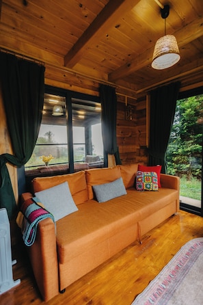 Deluxe Villa, Garden View | Living area