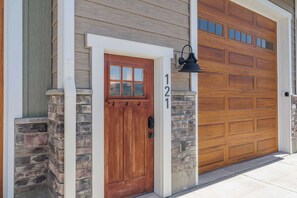 Exterior detail - Mountain Getaway Modern Condo (Swan Valley)