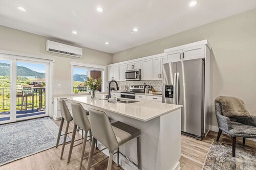 Mountain Getaway Modern Condo