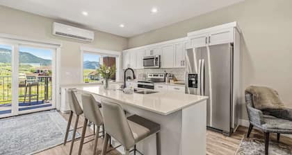 Mountain Getaway Modern Condo