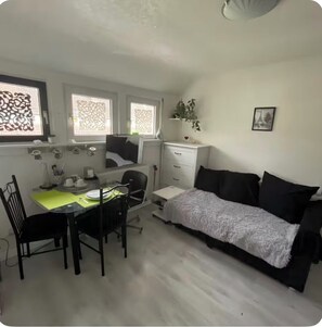 Living area - Vrbo Property (Frankfurt am Main)
