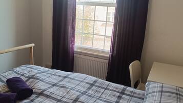 Room | Desk, free WiFi
