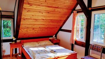 House | 6 bedrooms, iron/ironing board, individually furnished, bed sheets