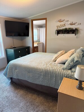 Room - Lake front home in Coldwater MI! (Coldwater)