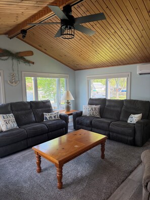 Living area - Lake front home in Coldwater MI! (Coldwater)