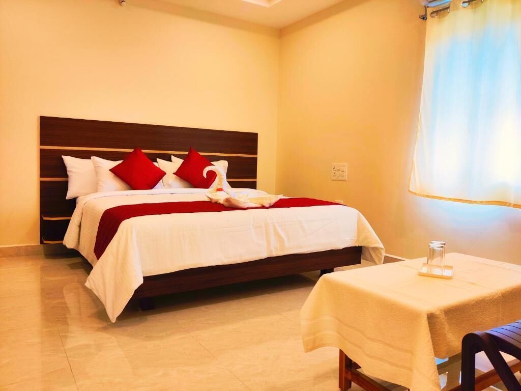 Double Room | In-room safe, desk, laptop workspace, blackout curtains
