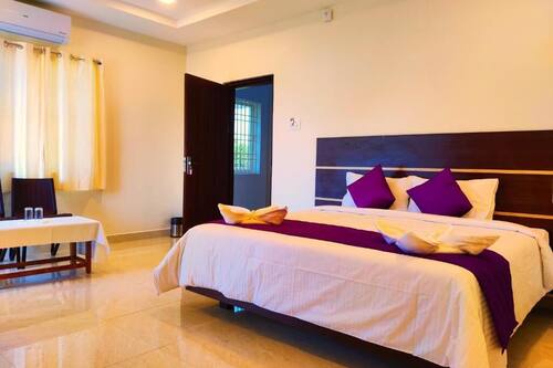 Luxury Double Room, Mountain View | In-room safe, desk, laptop workspace, blackout curtains