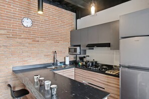 Cocina moderna equipada - Industrial Loft | 2 Queen Beds & Terrace (Durango)