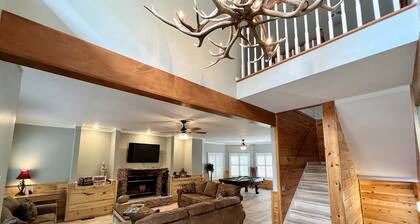 Gatlinburg, Sleeps 21, Hot Tub, Mt. Le Conte Views, Pool Table, Theater Room