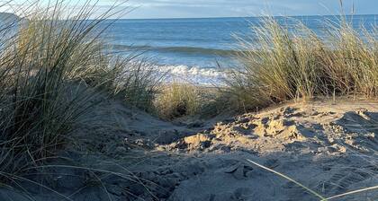 Marine Cottage. A spacious coastal retreat in Barmouth. Pet Friendly.