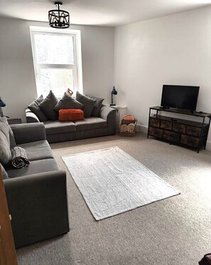 Smart TV - Marine Cottage. A spacious coastal retreat in Barmouth. Pet Friendly. (Barmouth)
