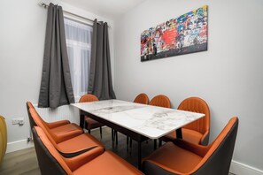 Dining - Luxe 5BR Family Retreat w/ Hot Tub & Pool Table (Greater London)