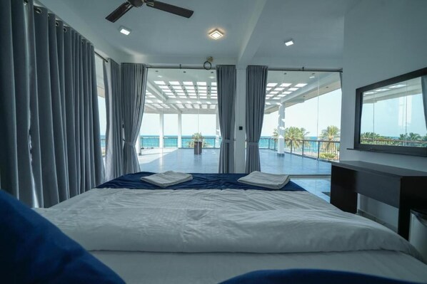 Deluxe Double Room, Balcony, Ocean View | Laptop workspace, free WiFi
