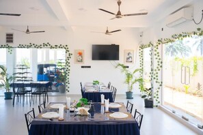 Deluxe Double Room, Balcony, Ocean View | Dining - Diyash Beach Resort - Trincomalee (Trincomalee)