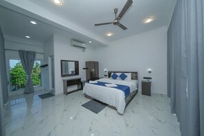 Deluxe Double Room, Balcony, Ocean View - Diyash Beach Resort - Trincomalee (Trincomalee)