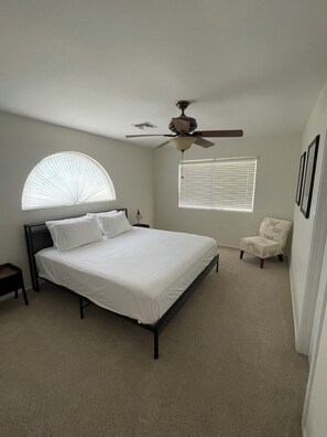 2 bedrooms, WiFi, bed sheets - Peaceful Tri-level Home with 2 King Bds/2 Full Bth (Chandler)