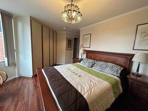 Room - Charming Haven in Cuenca near tram and historic center (Cuenca)