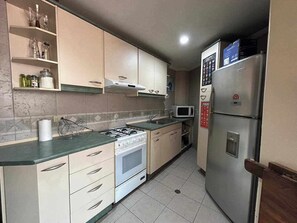 Private kitchen - Charming Haven in Cuenca near tram and historic center (Cuenca)