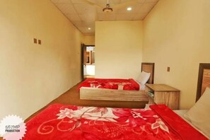 Soundproofing, iron/ironing board, free WiFi - Karim Hotel Hunza (Karimabad)