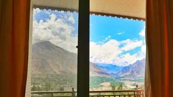 Deluxe Double Room, Mountain View | Interior