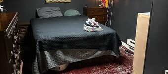 The Hidden Hollow - 1 Bd., 1 Bath newly renovated apartment! Speakeasy Theme!