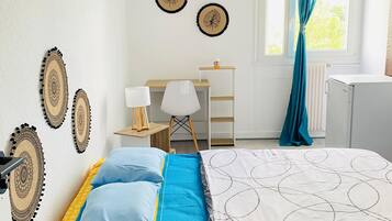 WiFi, bed sheets
