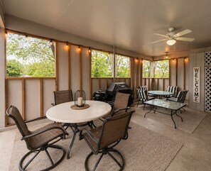 Outdoor dining - Backwater Bliss 3BD/2BA/Grill/Pet Friendly(Near Backwater Cove)-20PP (Osage Beach)