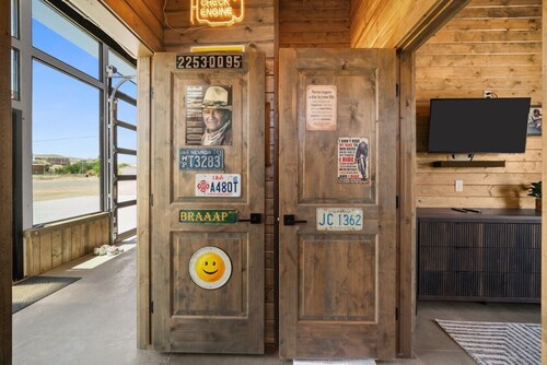 Krusty`s Motor Suite | Historic Gas Station Converted Retro Neon Garage!