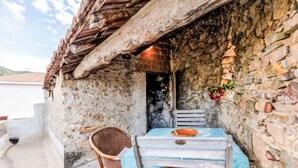 Outdoor dining - Yellow House by Interhome (Terzorio)