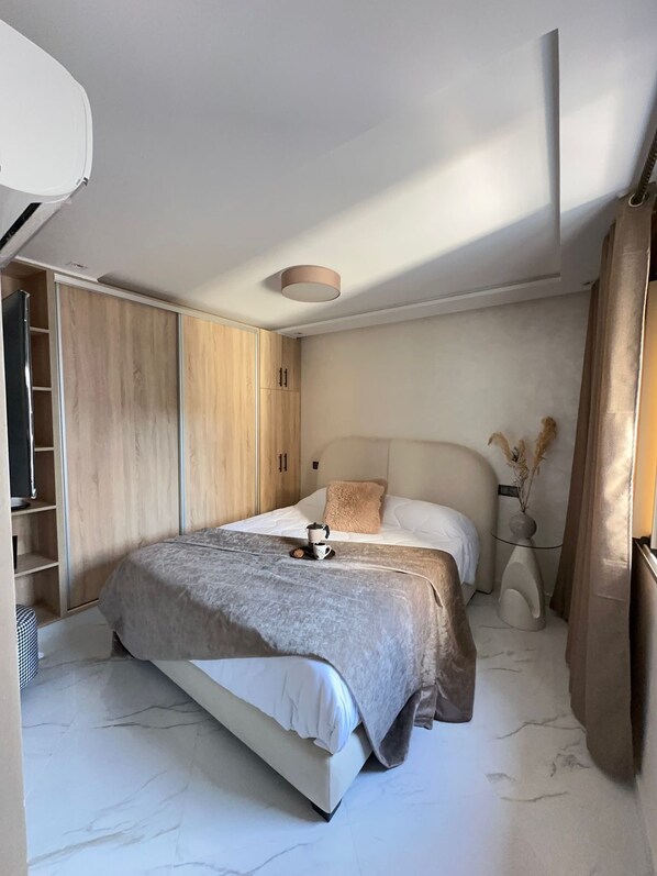 Iron/ironing board, WiFi