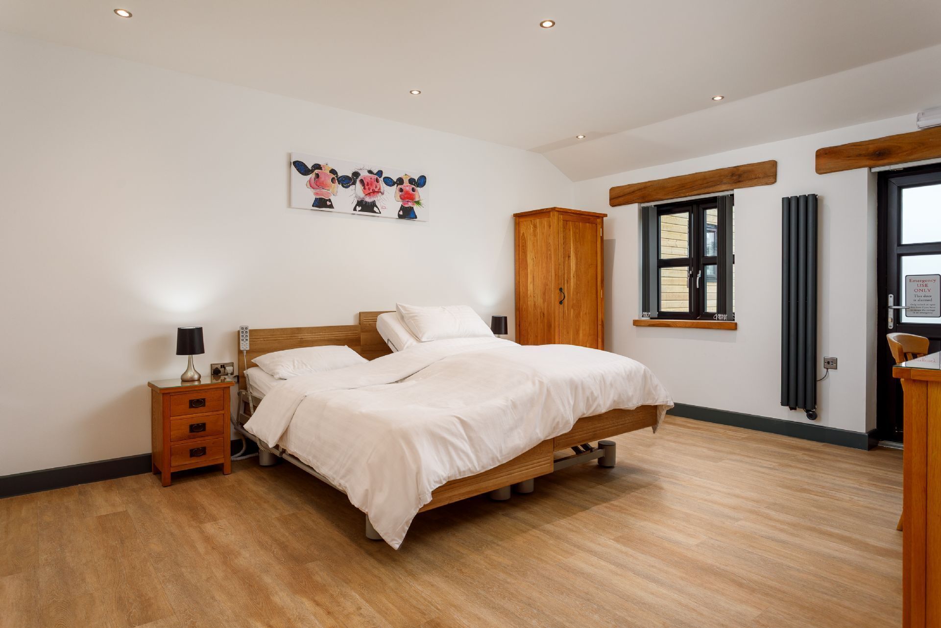Iron/ironing board, free WiFi, bed sheets
