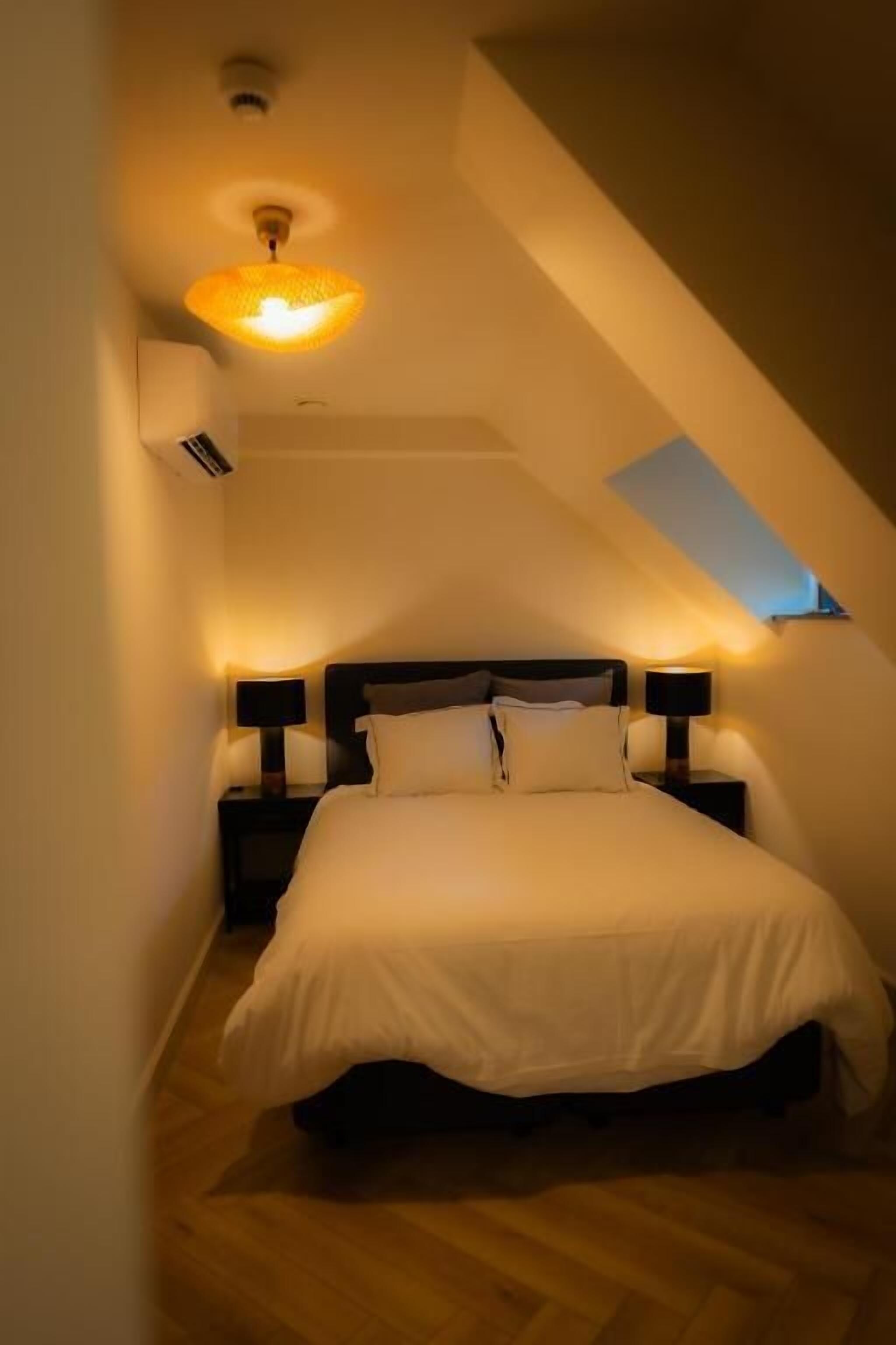 Quadruple Room, City View | Desk, soundproofing, free WiFi