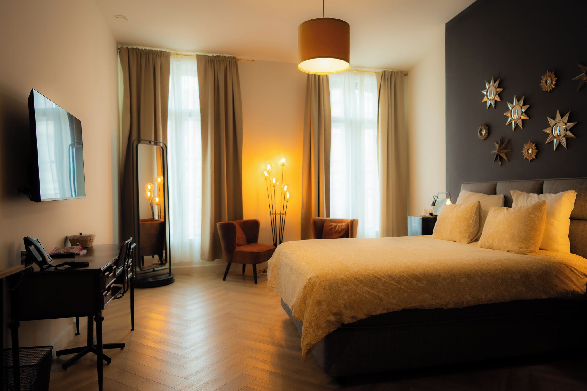 Deluxe tweepersoonskamer, uitzicht op de stad | Een minibar, geluiddichte muren, gratis wifi, beddengoed