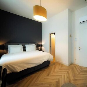 Habitación doble superior, vista a la ciudad | Minibar, insonorización, wifi gratis y ropa de cama 