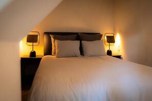 Quadruple Room, City View | Desk, soundproofing, free WiFi - MONS GRAND PLACE  (MONS)