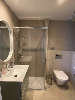 Apartment, 2 Schlafzimmer, Balkon, Meerblick | Badezimmer