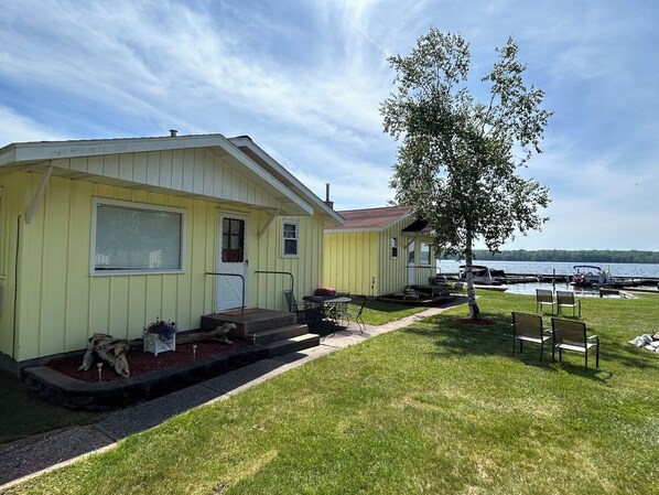 Exterior - Lake front 2-bedroom cottage at Sunny Birch Resort on Hamlin Lake in Ludington (Ludington)