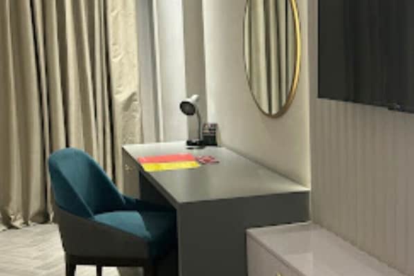 Deluxe Double Room, Mountain View | Interior