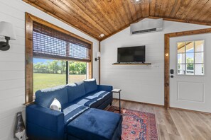 Living area - Adorable 1 bedroom tiny home w/ loft situated on 156 acres in Shelbyville, TN (Shelbyville)