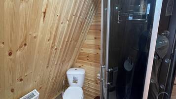 Doccia, asciugacapelli, asciugamani, sapone