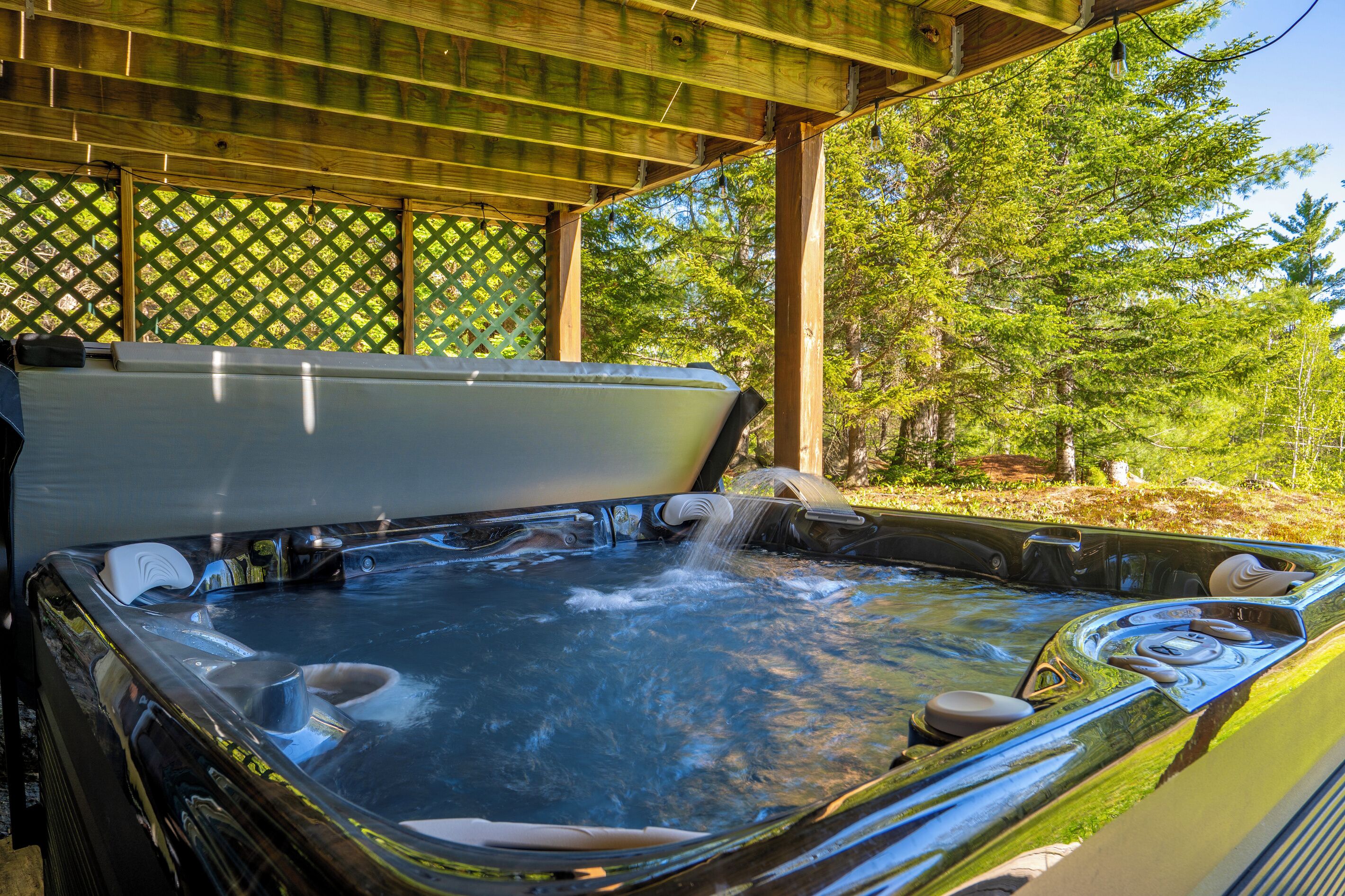 Outdoor spa tub