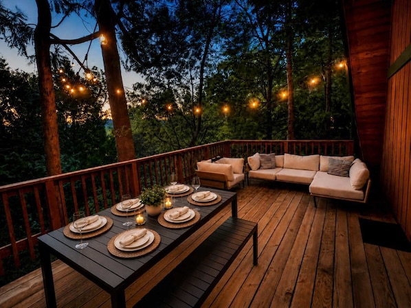 Outdoor dining - Modern & Cozy, Family-Friendly Cabin (Lake Arrowhead)