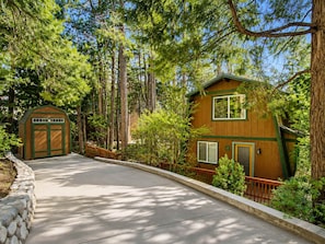 Exterior - Modern & Cozy, Family-Friendly Cabin (Lake Arrowhead)