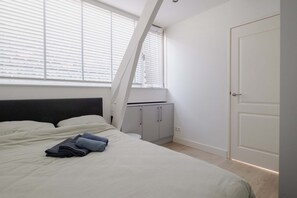 1 bedroom, WiFi, bed sheets - One Bedroom Apartment with Sloped Ceiling (Rotterdam)