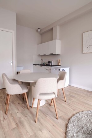 Dining - Modern & Comfortable 1-Bedroom Flat (Rotterdam)