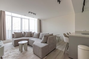 TV - Modern 3BR Apartment in Rotterdam Centre (Rotterdam)