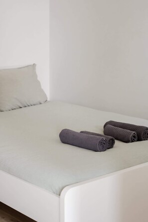 Iron/ironing board, WiFi, bed sheets - Your Modern Retreat Close to Rotterdam City Center (Rotterdam)